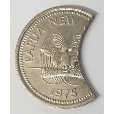 PAPUA NEW GUINEA 1975 . TEN 10 TOLA COIN . ERROR . LARGE BITTEN EDGE